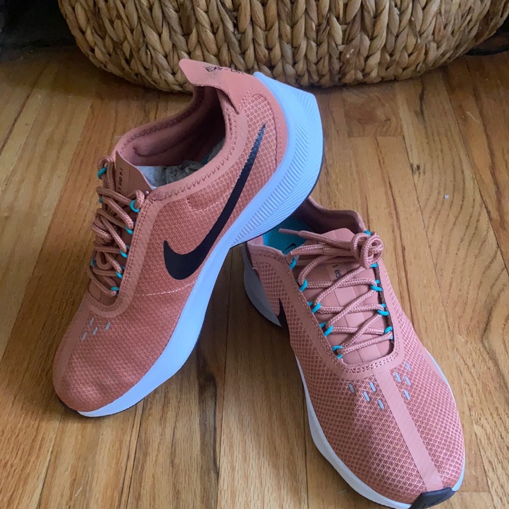 Nike exp-207 air Pegasus size 7.5 nwot